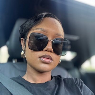 Modimo Ke sethakga 🤍 |Corporate girlie 💼 | Instagram: nana_boitty | TikTok: melo_b6 🏡: 🇿🇦