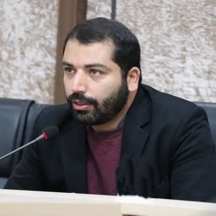 خبرنگار و فعال رسانه ای، پدر یه محمدمهدی، فارغ التحصیل روابط عمومی، ساکن شهر درنا و دریا و برنج