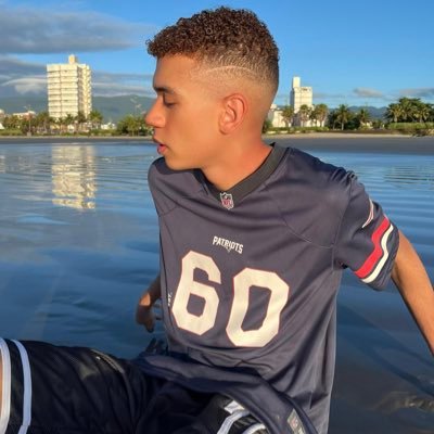 bi sex uau, blzeiro, gamer, leitor que ama romances clichezinhos. SP