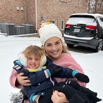 Christian, Happily married, Mum to 1 bonus son & toddler girl + 2 🐶: Vivien & Olivia, ENFP, Ms. Wheelchair Ga USA 2015, UF Alumni, sports broadcasting major