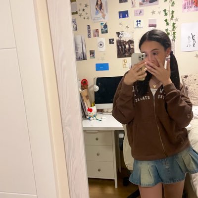 idkhelee's profile picture. me creo graciosa pero solo soy una rarita