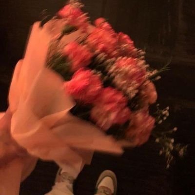 Aysha_moha20's profile picture. Uofk... Vet🐮 حتى وإن سقطت آمالكَ في بئرِ يوسف، ستمرّ قافلةُ العزيز 💜" والذي نفسه بغير جمال لا يرى في الوجود شيئا جميلا”