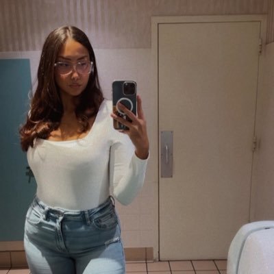 angelicaalize's profile picture. Chicago  📍 /FL📍 I・XIX・MMXIX🪽