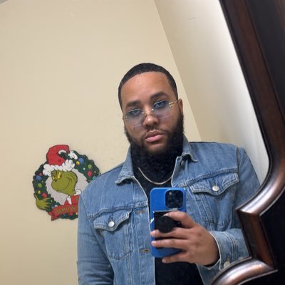 TracksuitSzn's profile picture. trust me, I’m annoying 🇵🇦♈️