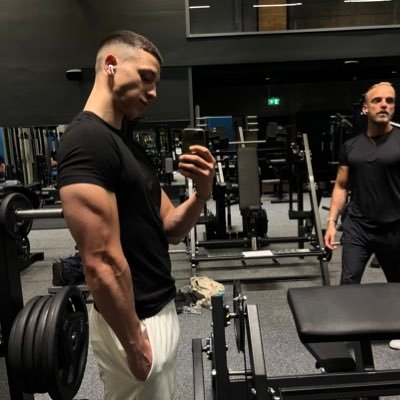 AragonEstate's profile picture. 21 år gammel grunder og eiendomsinvestor. 3 utleie enheter🏠