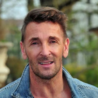 Offizieller Twitter-Account von Schauspieler und Sänger
Mark Keller.