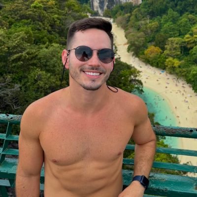 Este é um personagem fictício. Qualquer semelhança com a vida do autor é mera coincidência.