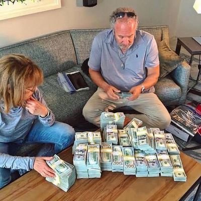I’m Mavis l wanczky the Massachusetts powerball winner of $758,000,000 I’m giving out $90,000 to my first 3k followers DM now