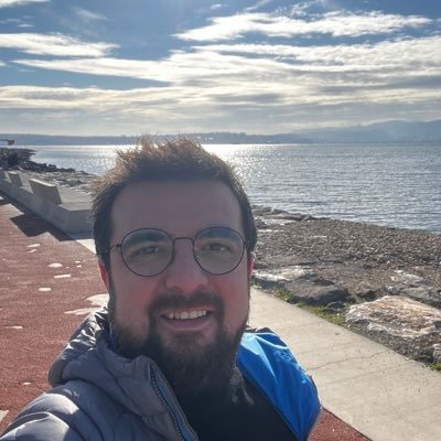Kod geliştiricisi ve Gazete Nisan'da yazar. KEL 2006, İTÜ. Viva Cuarta Internacional
Bişeyler için hep geç kalmış gibi bir gün