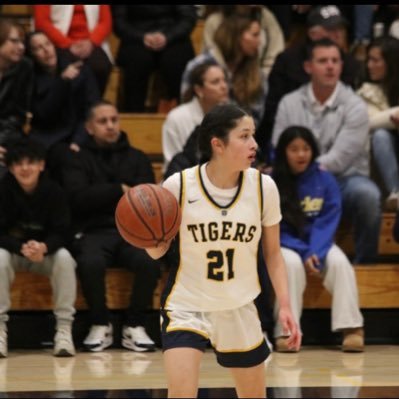 Psalms 105:4 🙏🏼 Notre Dame Belmont HS 📚 4.6 GPA 🏀 🇵🇷🇲🇽🇳🇮Instagram: naniperez7