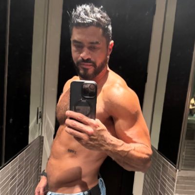 A vers @RioAndJack 🐷 who loves pits, 🦶🏼, and nice big 🍆 and all flavors of 🎂, especially the pink hairy ones; “pink dick, pink hole!” as I like to say🤤😋