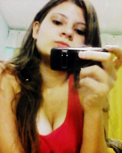 15 anos.. Sou divertida.. bonita.. e solteira Rs' =P