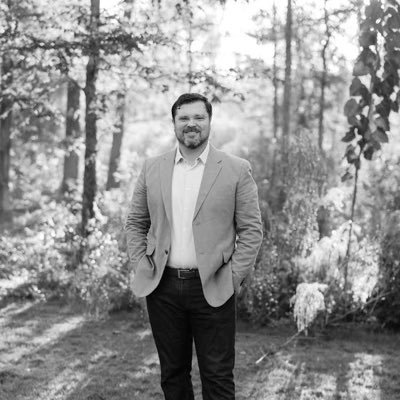 USMC veteran. @tamu ‘04 @rice_biz ‘18. MA candidate Clinical Mental Health Counseling @LibertyU. #YNWA
