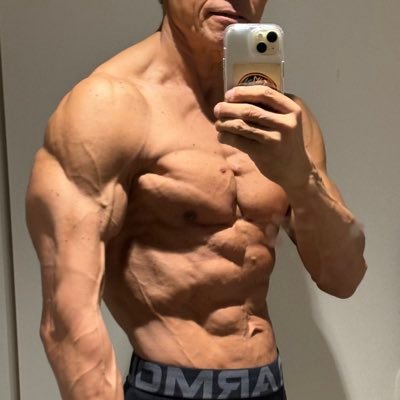 178センチ74キロ、酒と筋トレをこよなく愛する駄目なおじさん、JBBFマスターズ ボディビルに挑戦中、 無言でフォロー失礼します。 #筋トレ垢フォロバ100%(怪しい垢以外) #筋肉 #フィジーク #ダイエット #減量 #ボディビル #ケロイド #筋ト #エニタイムフィットネス #ゴールドジム #ラジオ