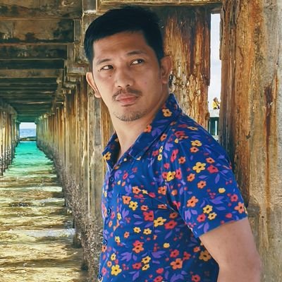 Chemist|Jason Mraz|Green Guy|Cancer♋|Survivor Addict|Hopeless Romantic|Family Guy|Optimist|FurParent/Traveler/FinancialAdvisor/Pageant Q&A Mentor