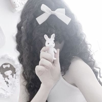 L1lbuuny's profile picture. ₊˚ʚ ❝ You can always look better, be thinner !! ❞ 🐇 new acc  .ᐟ ᶻ 𝗓 𐰁‧ she/her !!