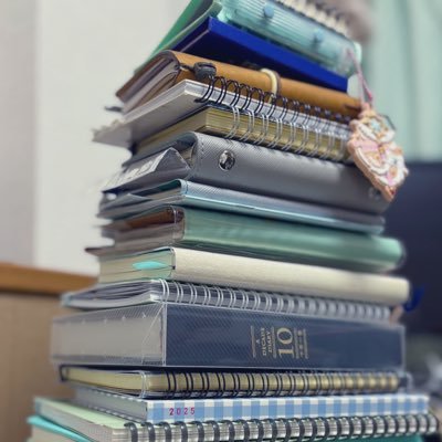 mona_hido's profile picture. 棲み分けできない/AB型/INFJかP/雑多垢/手帳文具📚 /ぬい活/あんスタ🍎🦄/BLEACH❄️/ 🌼江/山🍑/ラッコ先生/🍓/🧸/ボカロ💚プロセカ🎤/Aqours👿/海外映画/タロン/空気階段/キャンプ🏕️/ミント色/ギンガムチェック/裁縫/100均シール/アイコンは稼働中の手帳たち