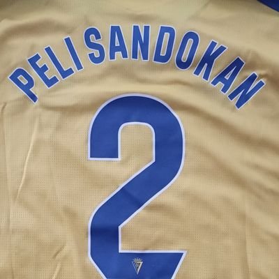 Que lucha ! to fuerte de lejos! En todas las pandillas hay uno de Loreto! 💛💙 PELIRROJOS AL PODER.