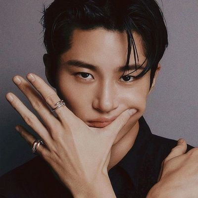𝗲𝗹𝗲/𝗱𝗲𝗹𝗲 —— 𝗉𝗋𝗈𝖿𝖾𝗌𝗌𝗈𝗋, pai de menino, 𝗀𝖺𝗒 & 𝗆𝗈𝗇𝗈.
( ✦ 08/09 ).