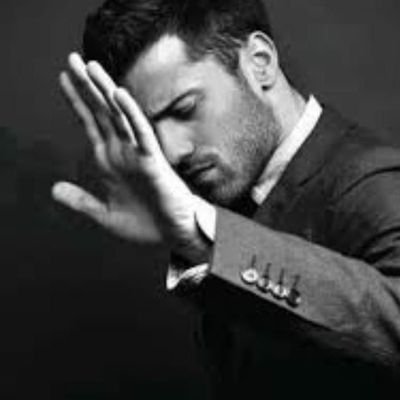 bdalwhab81760's profile picture. ومن النساء إذا شغفت بحبها
رفعت مقامك في الورى أمتارا..
وإذا منحت فؤادها نزر الهوى
وهبتك من فيض الهوى قنطارا ..
وإذا ظمئت لبعدها في غيبة
ساقت إليك البحر والأنها