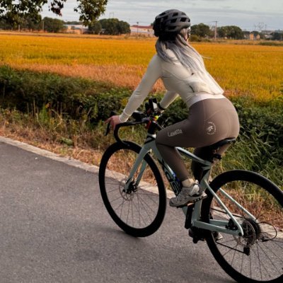 Cycling is a romantic journey of dancing with the wind, every moment is full of freedom and passion