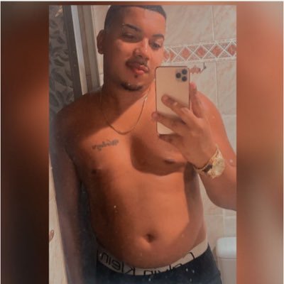 Eu sou um rascunho de uma historia mal contada sobre o amor.🍃