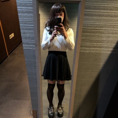 初心者女装です 下手なメイクとかして非日常体験しにアズアズ長田にちょこちょこ出没してます 基本ソロ活してます 無言フォローすみません