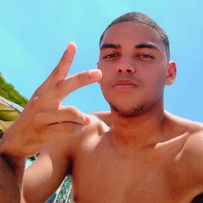 O melhor de mim ainda está por vir!!🙏🏽
/Rafaelly💗/Mikaelly💗/Christian💙
@Botafogo 🖤🤍🔥
021🏝️/