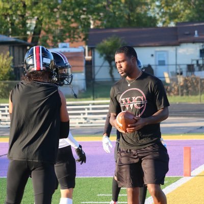 Defensive Backs Coach for West Carrolton High School DB Specialist/FB Trainer @tmpohio7v7 #Keywest🏈🏝️ Trotwood Alumni, UK/Univeristy of Charleston Alumni