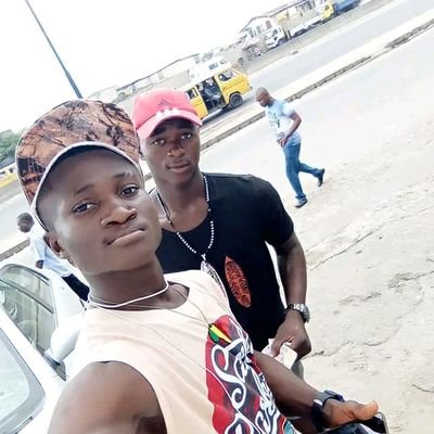 Ghja🇳🇬🇬🇭 Boy
#GODFIRST🤲
C.e.o @icareRoofs
#Messiboy🐐
#Barcelonafan
#VDM-RATEL
#Lookmanfc
#HusbandtoaGhanianqueen
co-owner @rossytaste