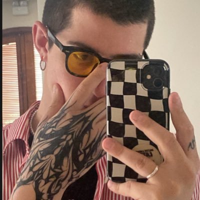 •98’s •Fashion enthusiastic •Design de Moda •Sommelier de música •Cozinheiro do rolê