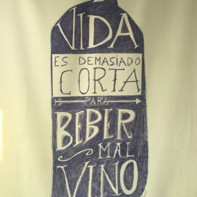 Psicólogo. Apasionado por las dos ruedas, con alma de custom, por el rock y el buen vino.