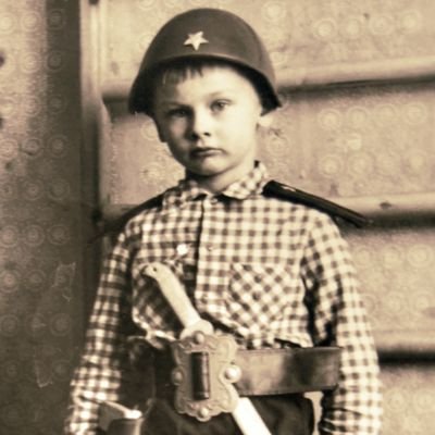 Аккаунт является юмористическим взглядом на события не входящим в узкий лоб электората РэФэ фермы.
С Нами Пох, но нам не Пох! ©