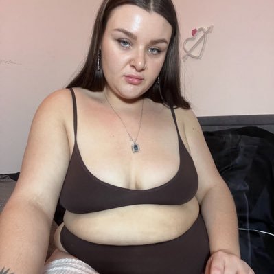 28| she/her 🇬🇧UR FAV STONER 🍃BBW BABE|CONTENT CREATOR |CAM GIRL 🔞|❤🔥 I make content with @jackst95 ❤️🔥 book me for a video call 🤳