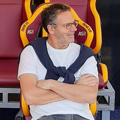 Profesor Universidad Torcuato Di Tella y Johns Hopkins University.
Presidente Fundación Ecosur.
Presidente Banco Central de la República Argentina (2018/2019).