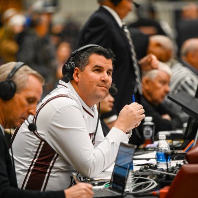 Storyteller - Voice of @SIUSalukis @salukiradio - Director of Broadcasting for @Learfield - Proud @bsusportslink Alum - Previously UNCG and Indiana State