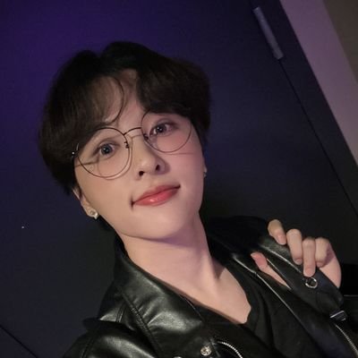 just lurking and missing sungho 24/7 🌈 OnlyOneOf =͟͟͞͞➳❥ i love will byers 🐯 im a lyOn, babii, somsom, evol, na.v, mooyor, friendz, foxmochi & eyekon 🇨🇱 19.