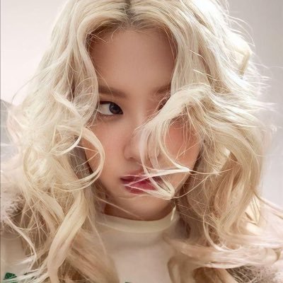 𓂃 : ֢ but i ’ll never forgive you for one thing my dear .. u wasted my prettiest years🦋 — rosie
