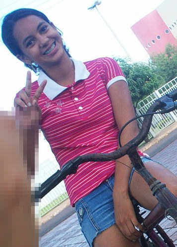 sou aquela q prefere ser odiada pelo q sou do q amada pelo q nao sou ('' ,)