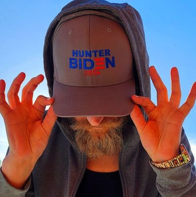 Im Him.
Nihilist but not the Nietzsche super bench kind.
Italianx/Irishx-Alaskan. Catholic. Bidenist. Hetero-Gay. right leftist. gay. anti-italianist anarch