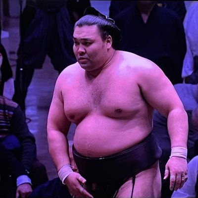 相撲好きの祖母の傍らで小さな頃から相撲を見て来ました。熱烈な推しはいませんでしたが、数年前から霧島関が気になり始め…子育て、介護、仕事に余裕が出来たので霧島関推しアカを始めてみました!ここでは、色んな鐡力さんをコレクションしてほくそ笑んでいます。鐡力さん投稿には反射的に反応してますが、何卒お許しください🙏