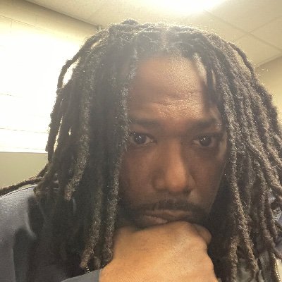 RelleevzZoe's profile picture. 