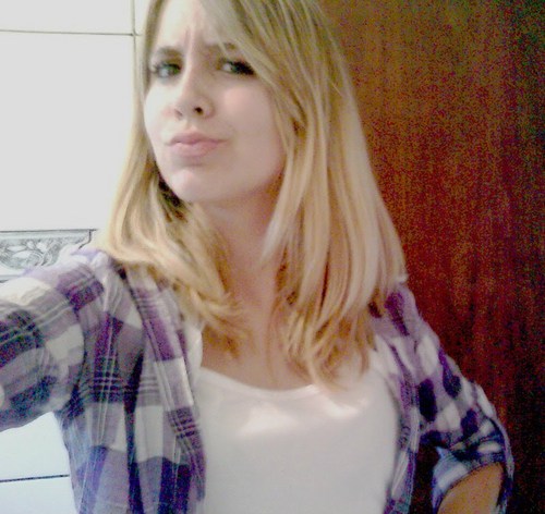 Chata,boba,idiota,loira,lesada,amiga,legal,confiavel,minha super amiga,minha prima ,te amo Graasi sz' by : @Umanoiiada