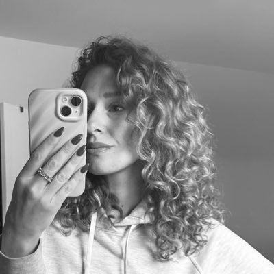 aislin_reads's profile picture. i read, often. | she/her.