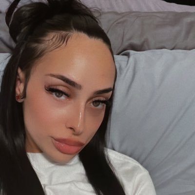 Entrepreneur, God, money moves, aiming to open my own microblading studio while dropping wisdom on setting boundaries and valuing personal growth.