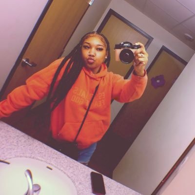 ZakeyiaLamiah's profile picture. 01/01 ♑️ i wanted this just for fun 😂😝