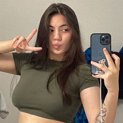 oii, sou a Pri, 20 aninhos e viciada em chamada 😋✨conteúdo (+18) 🎀 verificada