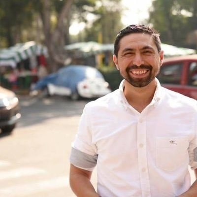Politólogo y Municipalista de profesión,Activista y voluntario por pasión;Animalista y ambientalista por convicción.