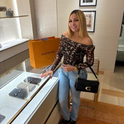 Soy modelo colombiana, bonita, 🇸🇬🇲🇻🇲🇽🇭🇰🇸🇪🇪🇸🇱🇰🇺🇸super buena onda. **Sígueme en redes y #OnlyFans **Info solo por whats: https://t.co/VhaB6wkKQl