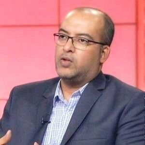 به ذرّه، گر نظرِ لطف، بوتراب کند
به آسمان رود و کار آفتاب کند
*دانش آموخته حقوق، سیاست و روابط بین الملل